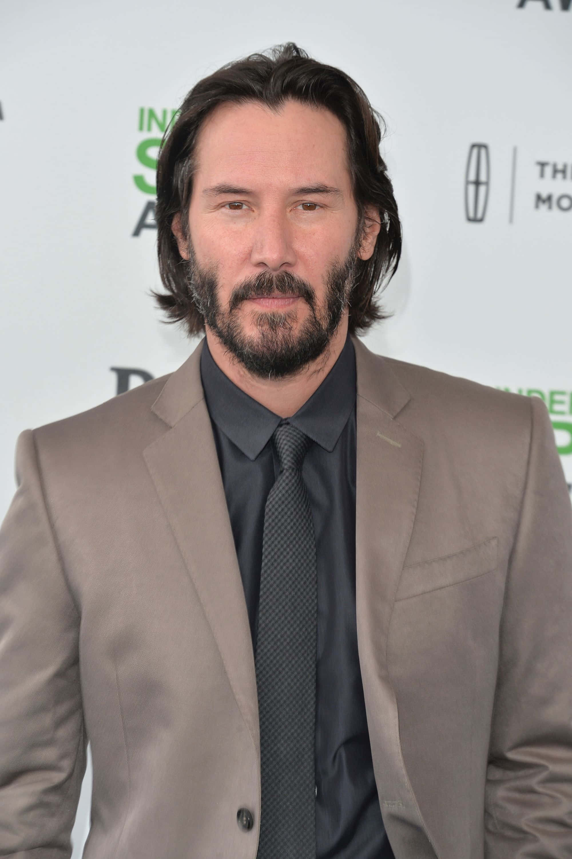 魅惑的なキアヌ・リーブスのポートレート 壁紙