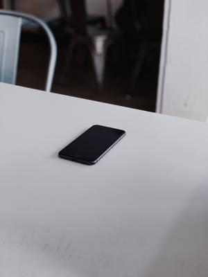 iPhone 8 机の上