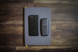 iPhone と Nokia 3310 — ノキア 壁紙