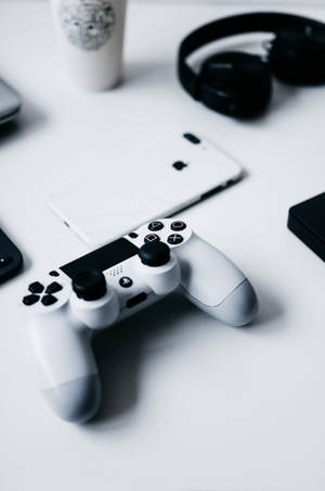 iPhoneデスクとPlayStationコントローラー — Xiaomi Pad 壁紙