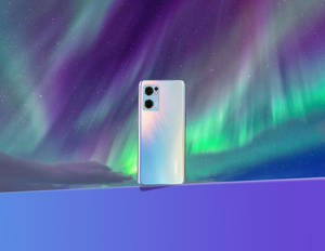 オーロラを背景にしたOppoスマートフォン