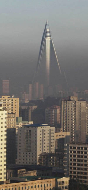 Ryugyong Hotel Gloomy Sky — ギャラクシーA57 壁紙