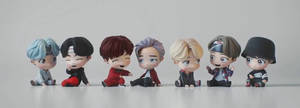 Tiny Tan BTS人形のかわいい姿をお楽しみください！ — 귀여운 방탄소년단 壁紙