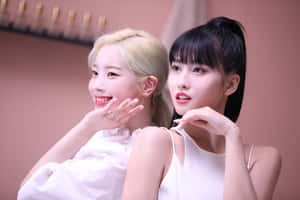 TWICEの魅惑的なグループ写真 — 트와이스 壁紙