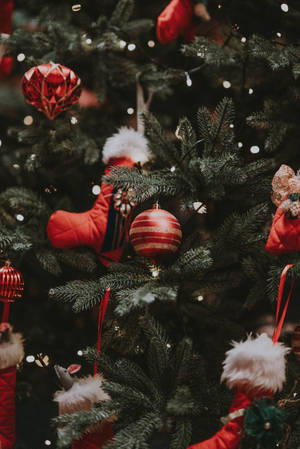 かわいい赤を基調としたクリスマスツリー