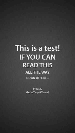 「これはテストです」と表示されたiPhoneロック画面壁紙
