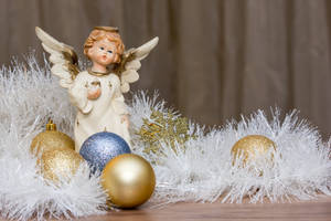クリスマスエンジェル オーナメントとティンセルの壁紙