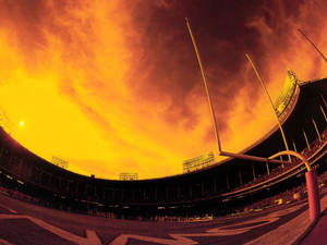 スポーツフィールド 燃えるような空 壁紙