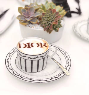 ディオールカフェ カプチーノの壁紙 — Oppo Find N 壁紙