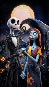 ジャックとサリーがハロウィンタウンでロマンチックにポーズをとっている。