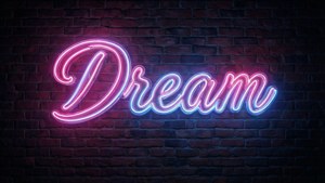暗いレンガ壁にピンクと青で輝く「Dream」のネオンサイン（AMOLED対応）