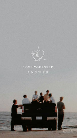 ビーチのトラックでくつろぐBTSのエステティックな風景 — 感性 BTS 壁紙