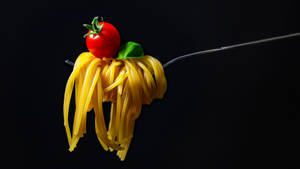 フォークに巻かれたパスタ壁紙 — バッテリー節約 壁紙
