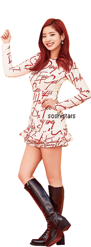 プリントドレスを着たTWICEメンバーのポーズ