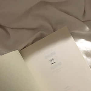 美的なベージュの画像 — 本の美学 壁紙