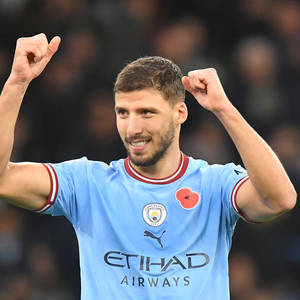 両拳を掲げるルベン・ディアス — サッカー 壁紙