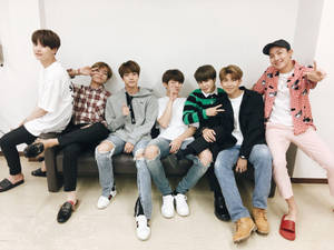 可愛いBTSのバックステージポーズ