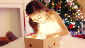 可愛い彼女へのクリスマスプレゼントの壁紙 — クリスマス エステ 壁紙