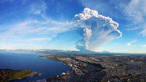 噴火する火山の自然壁紙