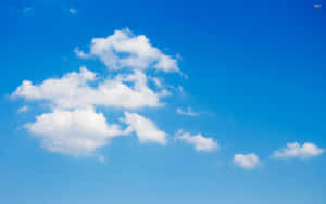 日の出の鮮やかな空。 — 青空 壁紙
