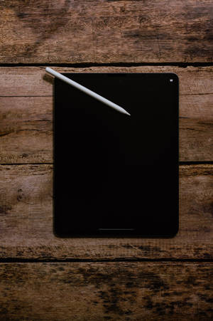 木の上のApple iPad Pro — iPad Mini 壁紙