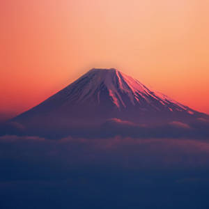 美しい赤い山と空の壁紙
