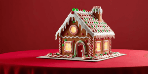 ジンジャーブレッドハウス、クリスマス、クッキー、ホリデー、キャンディ、アイシング、赤い背景、お祭り気分、食べられる、お菓子、甘い、季節限定、デザート、飾り、冬