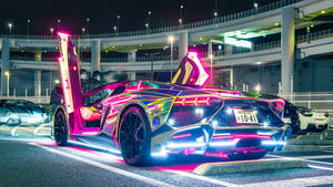 開放的な道路を走るスタイリッシュなJDMカー